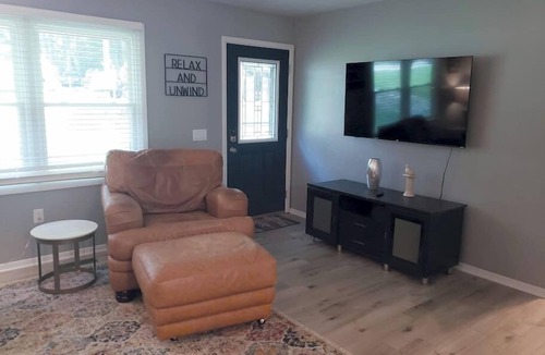 Bloomington House | House Around the Corner
