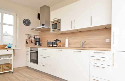 Alt Reddevitz Apartment | House Moenchgut | Half of house 1 with fireplace, sauna, garden - DR 01