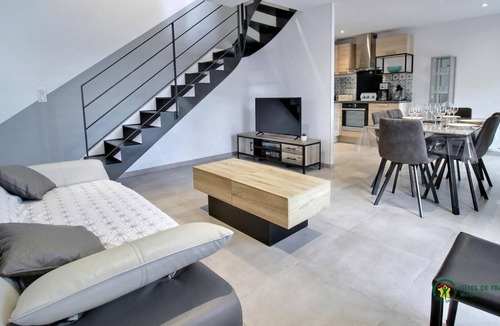 Moreac House | House