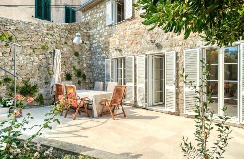 Rab Villa | House Gajarda