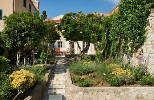 Rab Villa | House Gajarda