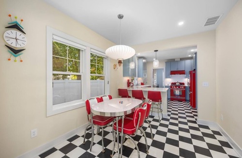 South Haven Villa | House Haven steps from North Beach walk to town!