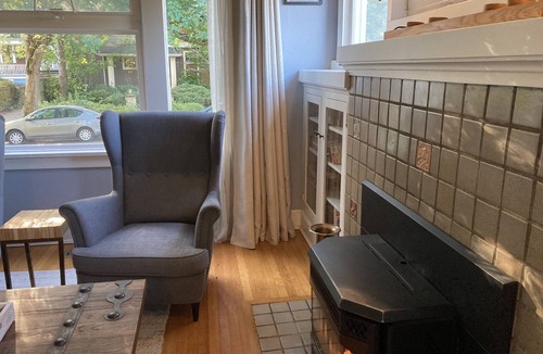 Mann House | House - home office, fireplace, fenced yard, walkable!