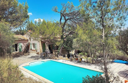 Aramon House | House in Aramon, a pretty village in the Gard, in the hills overlooking the Rhone