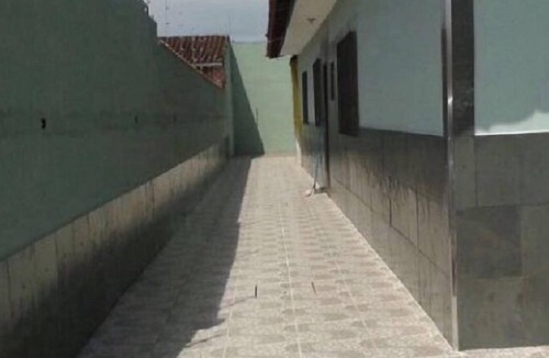 Mongagua House | House in Mongaguá / Vera cruz