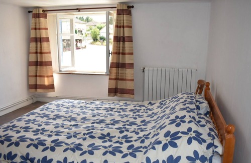 Cheniers House | House in quiet village