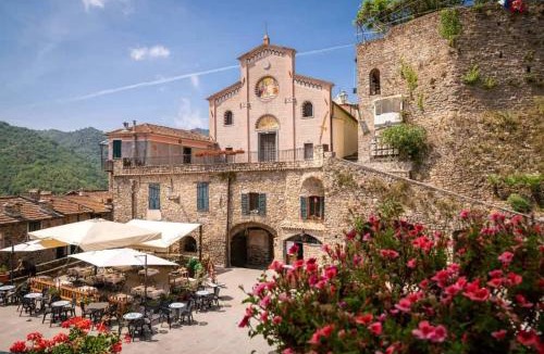 Apricale Apartment | House in the rock