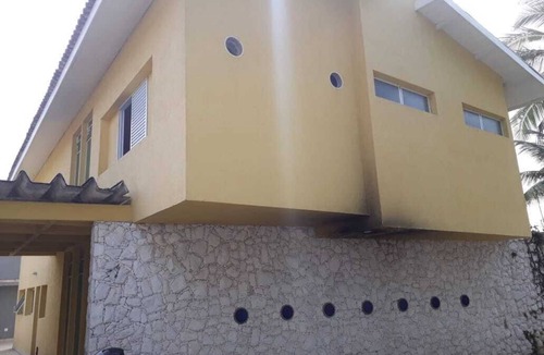 Jardim Virginia House | House near the beach, 7 bedrooms, pool.