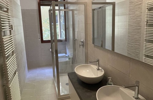 San Donato-San Vitale Apartment | House Of Anna