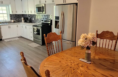 Denniston House | House of Friendship, Connect in a Relaxing Getaway near Red River Gorge
