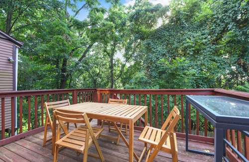 Pittsburgh Apartment | House of Fun-Large Family Home W/HotTub & Games