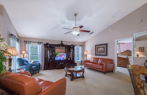 Crescent Lakes House | House of Views-Private South Facing Pool, WiFi, Games Room, Lakeview