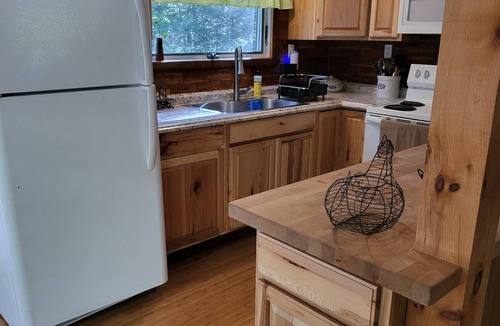 Dingmans Ferry House | House on the Dingmans Creek. Cozy, quiet and relaxing. Close to Child's park.