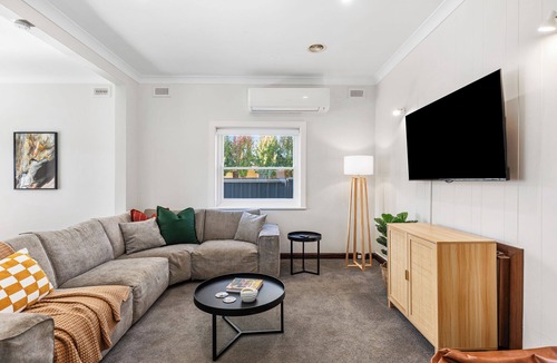 Mount Gambier House | House plus Retreat and Games Room! Sleeps 10 in Mount Gambier, South Australia
