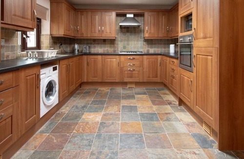 Kidbrooke with Hornfair House | House Sleeps 10 with Parking and Garden