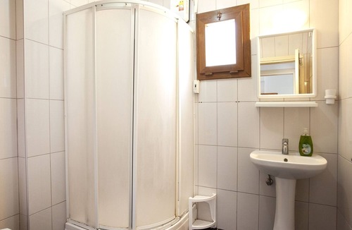 Palamutbuku Apartment | House w Balcony and Garden 5 min to Beach in Datca