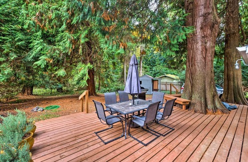 Clinton Cottage | House w/Deck on Whidbey Island, 1 Mi from Shore!