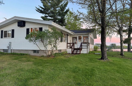 Tomahawk House | House with 2 cabins on Lake Mohawksin in Tomahawk in town with access to all!