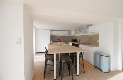 Miroir - Batignolles House | House with 9 Private Suites near Le Mans Circuit
