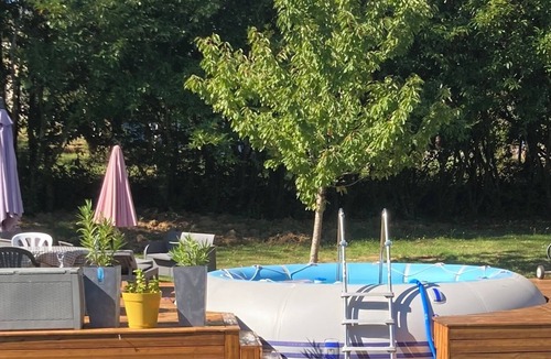 Baurech House | House with a pool, air conditioning, a fenced-in yard, and fiber-optic Internet