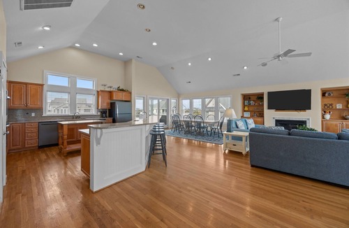 Ocean Isle Estates House | House with AC, fireplace, & private hot tub
