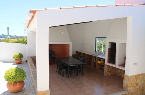 Casal do Pardo Cottage | House with ample surrounding space and care