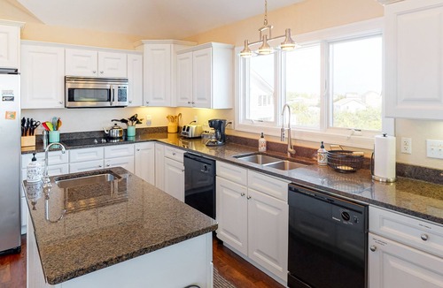 Salvo House | House with central AC, private Pool, washer/dryer, & pool table