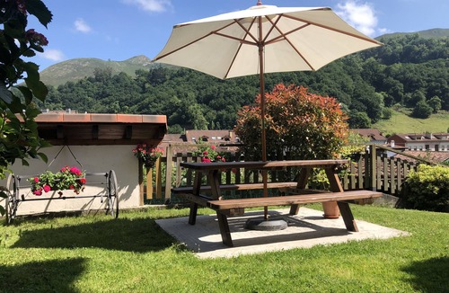 Cangas de Onis Cottage | House with garden and barbecue in the heart of Cangas de Onis, pets allowed.