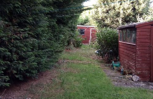 Seven Kings House | House with garden and private parking space