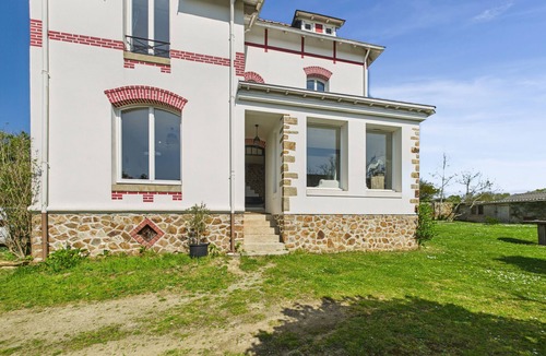 Fouesnant Ski Chalet | House with garden for 4 adults and 2 children