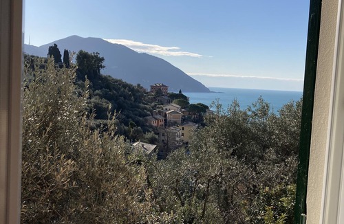 Recco House | House with garden overlooking the sea