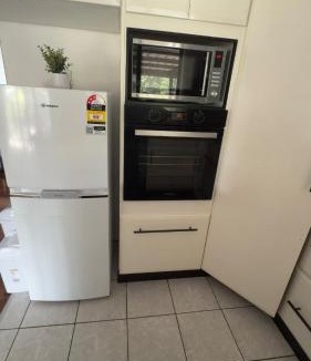 Riverview House | House with huge back yard and side access, 15 Beds