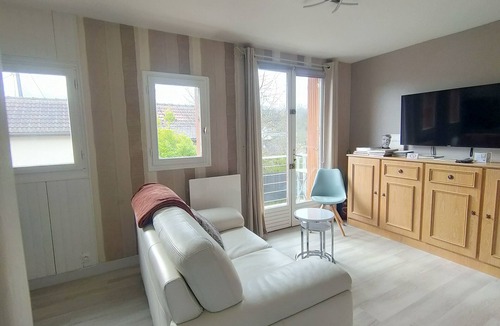 Camp De Satory House | House with independent basement and parking 2km from Versailles