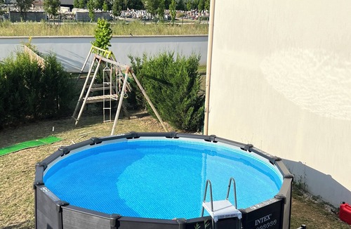 Vert-Saint-Denis House | House With Private Pool