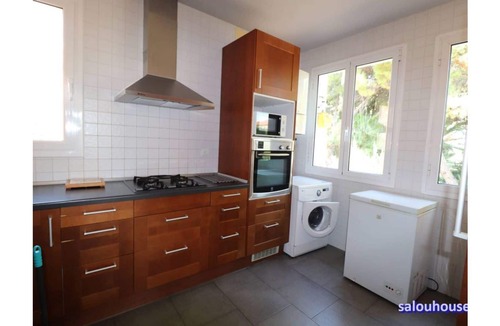 Salou City Centre Villa | House with private garden of 300 m2 near the beach for 8 people.