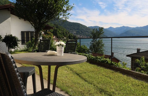 Oggebbio Apartment | house with private garden and wonderful lake view