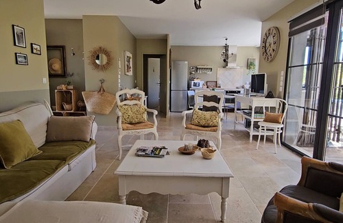 Nans-les-Pins Cottage | House-workshop on 2 ha wooded property private pool and jacuzzi