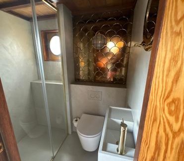 Amsterdam City Centre House | Houseboat-Amsterdam-Classic