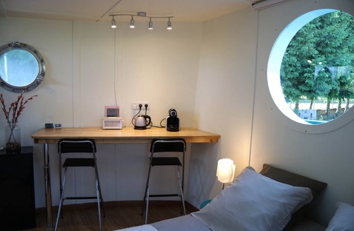 Eckwersheim House | Houseboat Ophrys, guest house