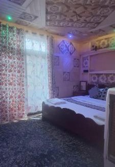 Dal Lake Cabin | Houseboat Quebec