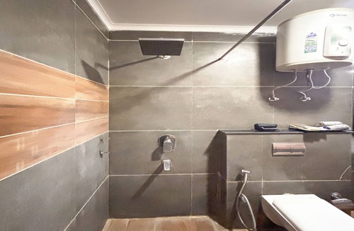 Gurugram Hotel | Housr Sector 49 Gurgaon Near Spaze IT