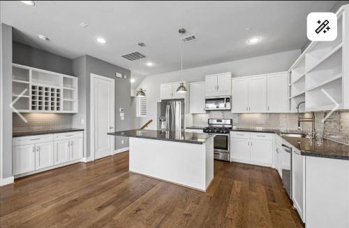 Northside Villa | Houston EaDo
