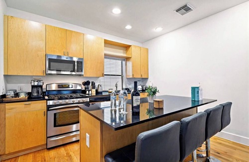 South Central Houston House | Houston Getaway by Downtown | Pool Table | Pets