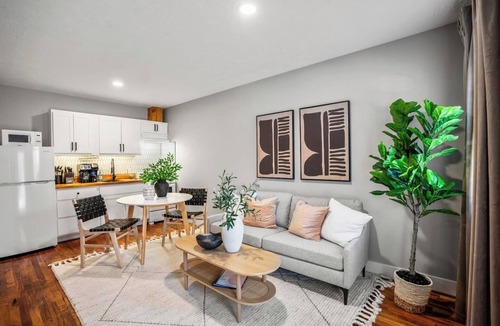 Greater East End Apartment | Houston hideaway minutes from Downtown, near top attractions with parking and easy self check-in