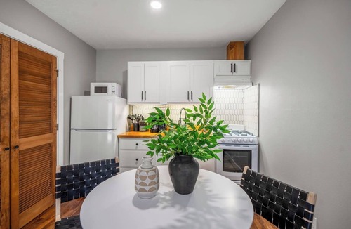 Greater East End Apartment | Houston hideaway minutes from Downtown, near top attractions with parking and easy self check-in