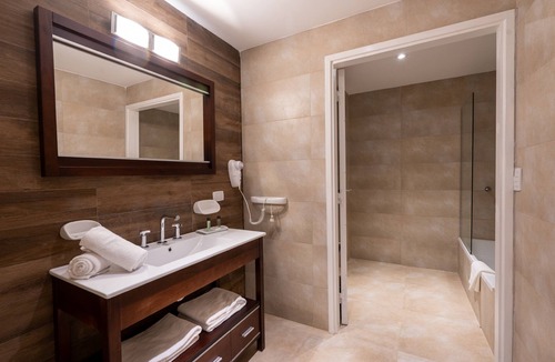 Lisandro Olmos Hotel | Howard Johnson by Wyndham La Plata