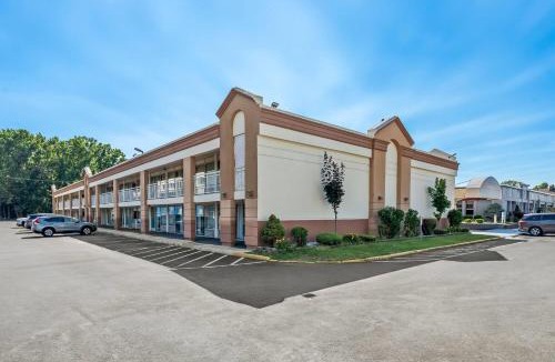 Colonie Hotel | Howard Johnson by Wyndham Albany