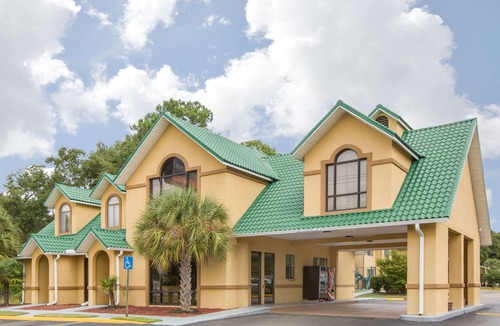 Dothan Hotel | Howard Johnson by Wyndham Dothan