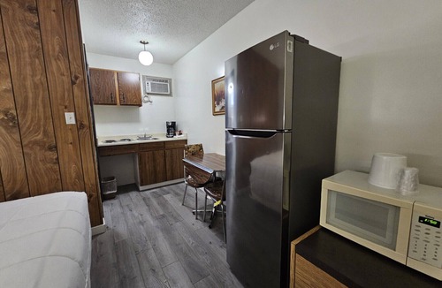 Edson Hotel | Howard Johnson by Wyndham Edson