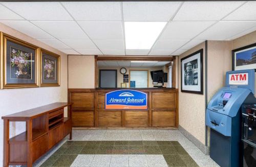 Gillette Hotel | Howard Johnson by Wyndham Gillette